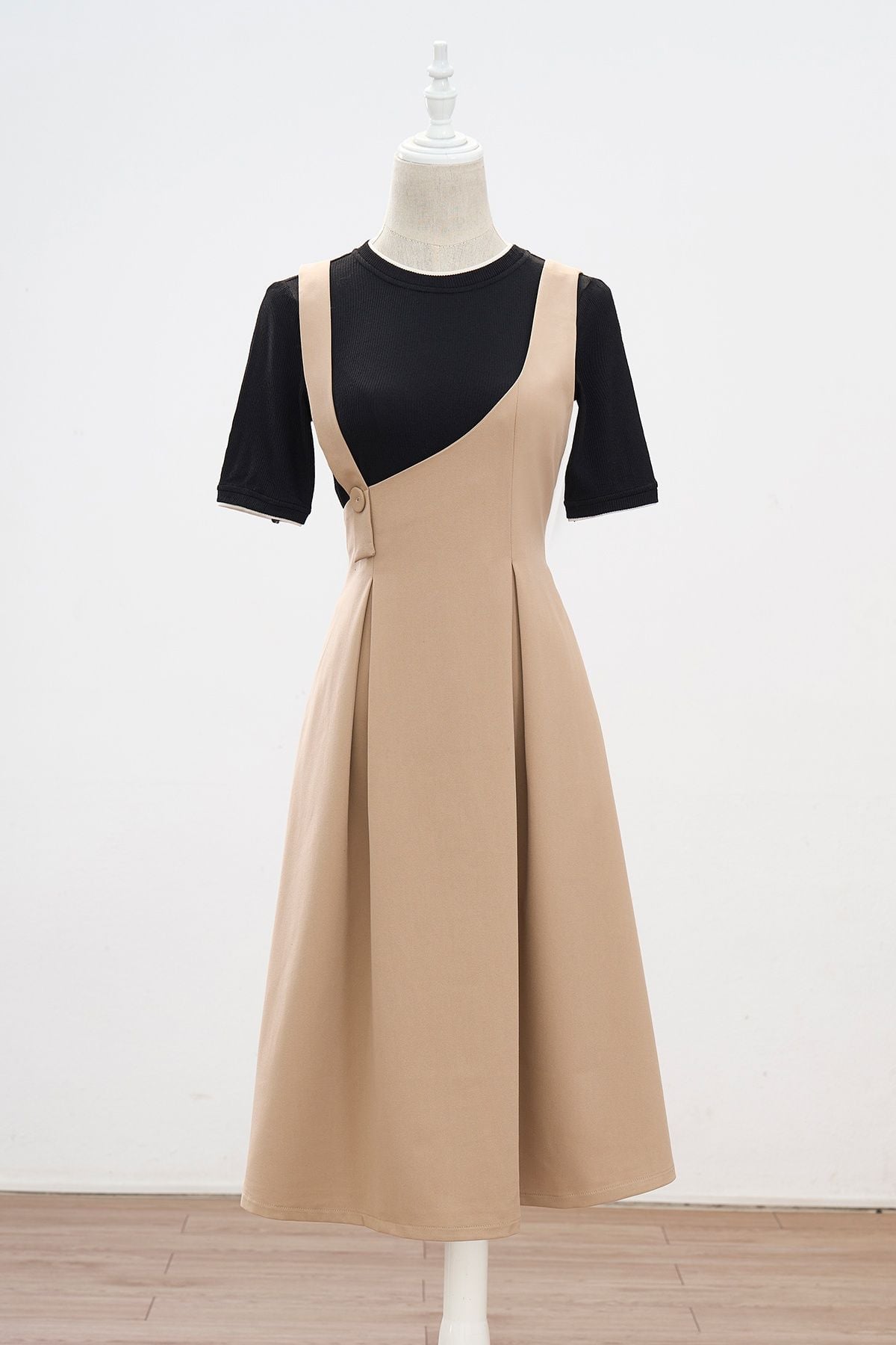 Đầm yếm lệch vai - O63L24Q014