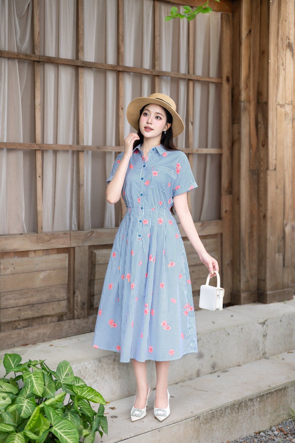 Đầm chun eo tay lơ vê cổ đức - O63L25H012