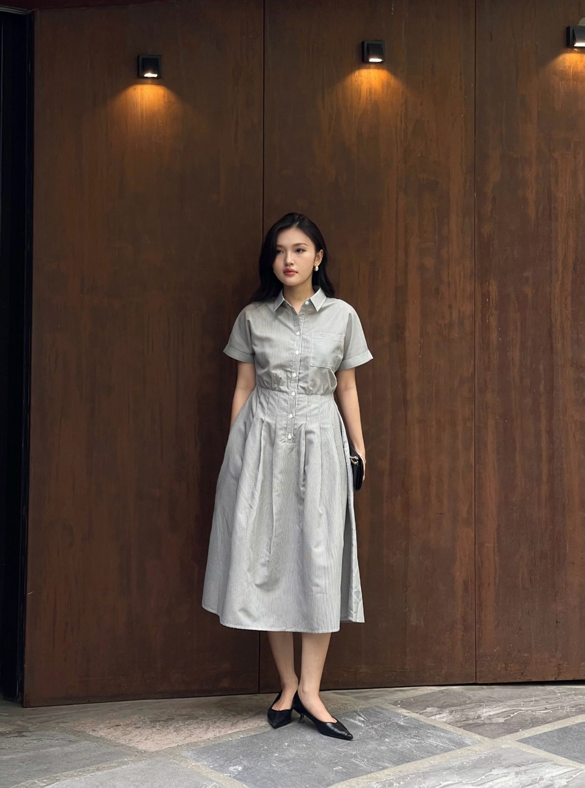 Đầm chun eo tay lơ vê cổ đức - O63L25H012