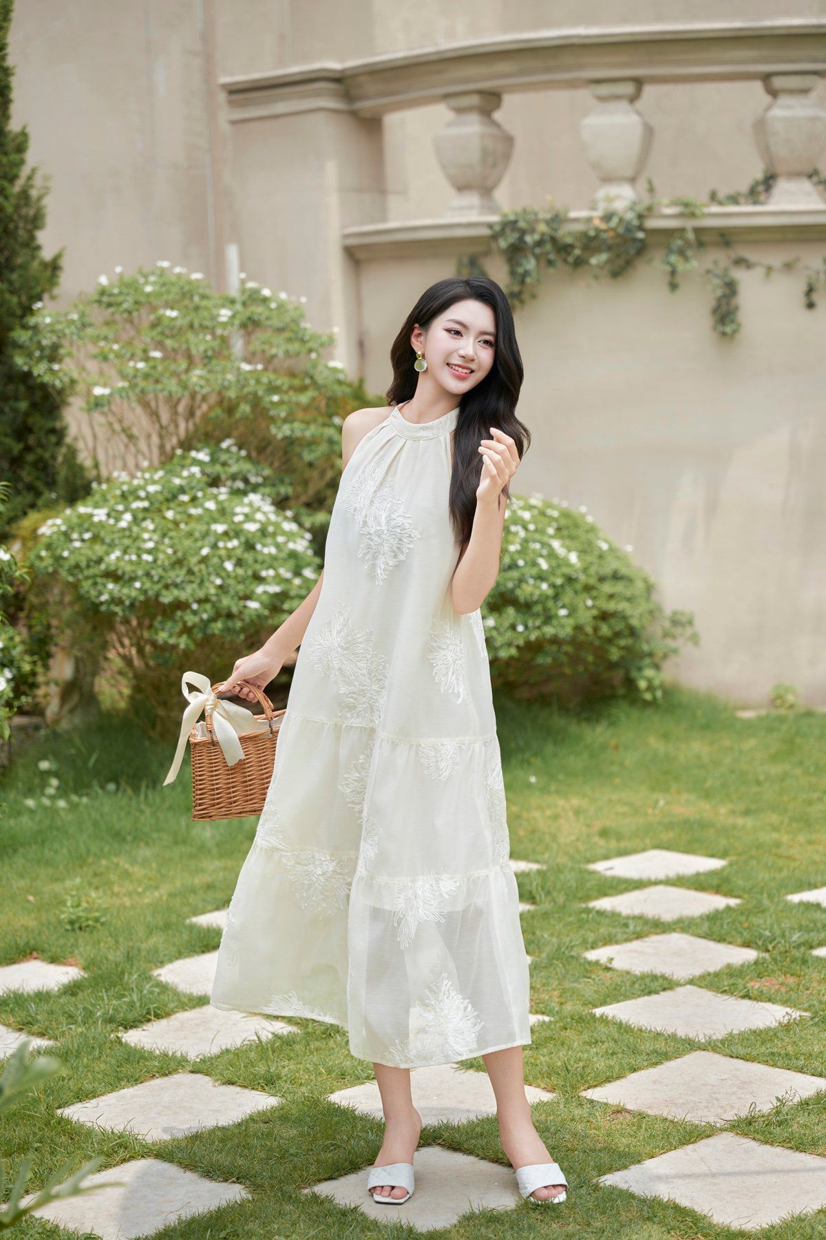Đầm maxi cổ yếm nhún tầng - O63M25H003