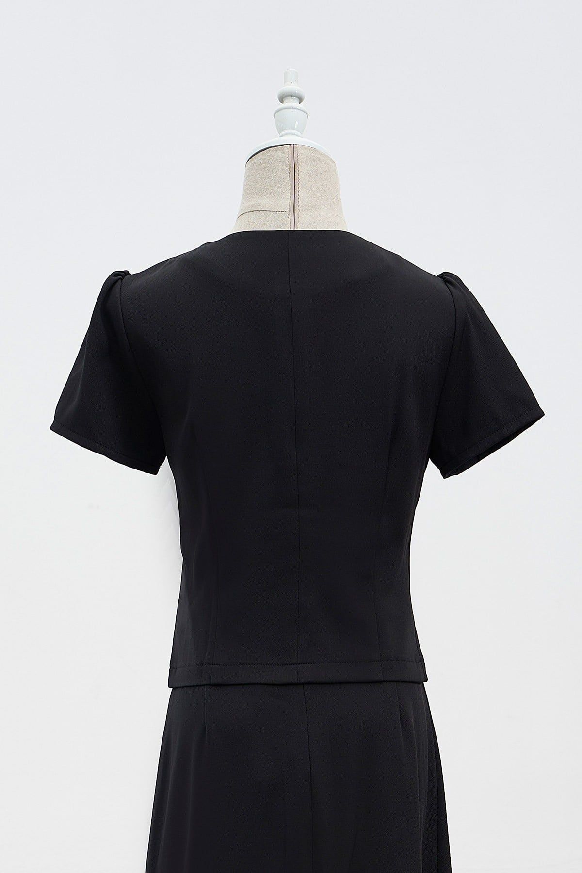 Áo croptop tay ngắn vạt chéo - O65D24Q006