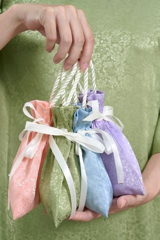 Túi gấm áo dài - O6AB24Q003