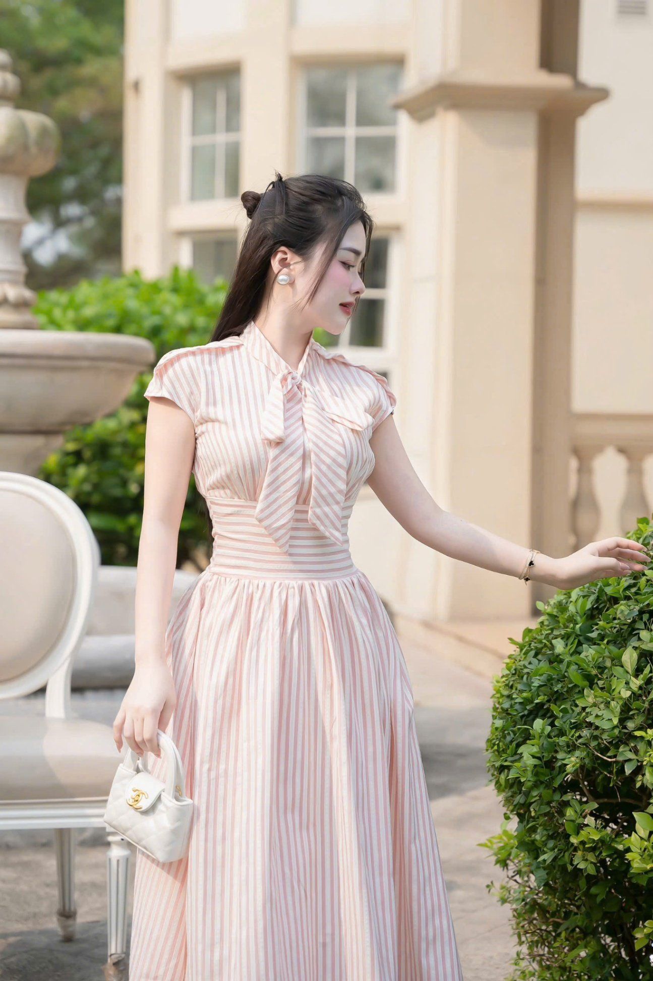 Đầm xoè vai chờm cổ phối dây nơ - P63L25H022