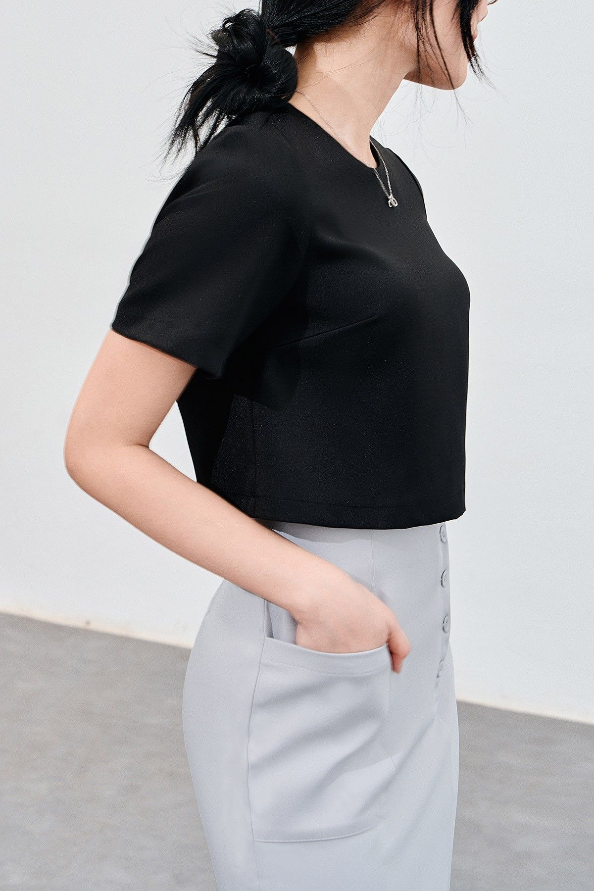 áo croptop cổ tròn dáng suông - V61B24H005
