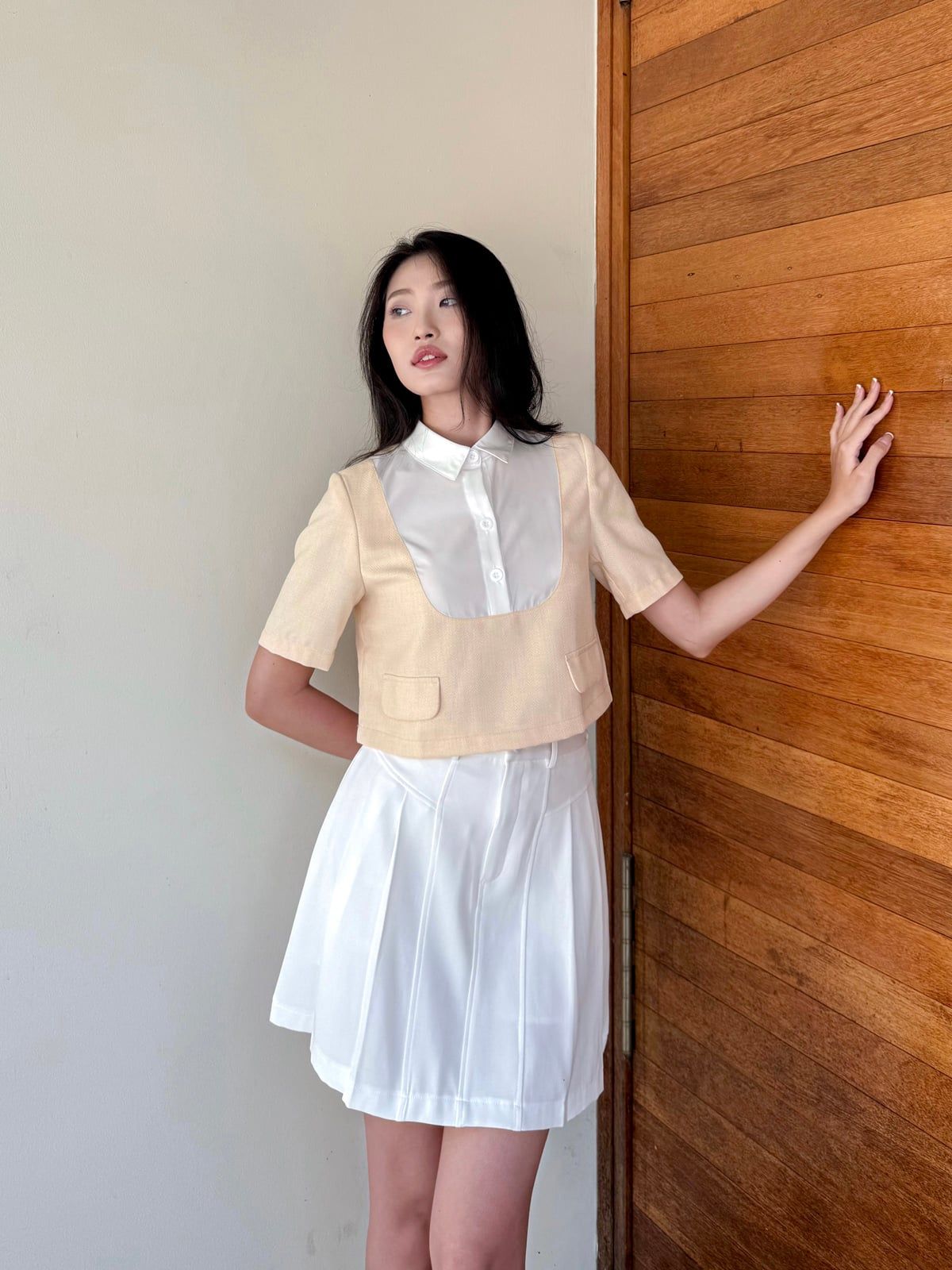 Áo cổ đức croptop; phối màu - V61B25H024