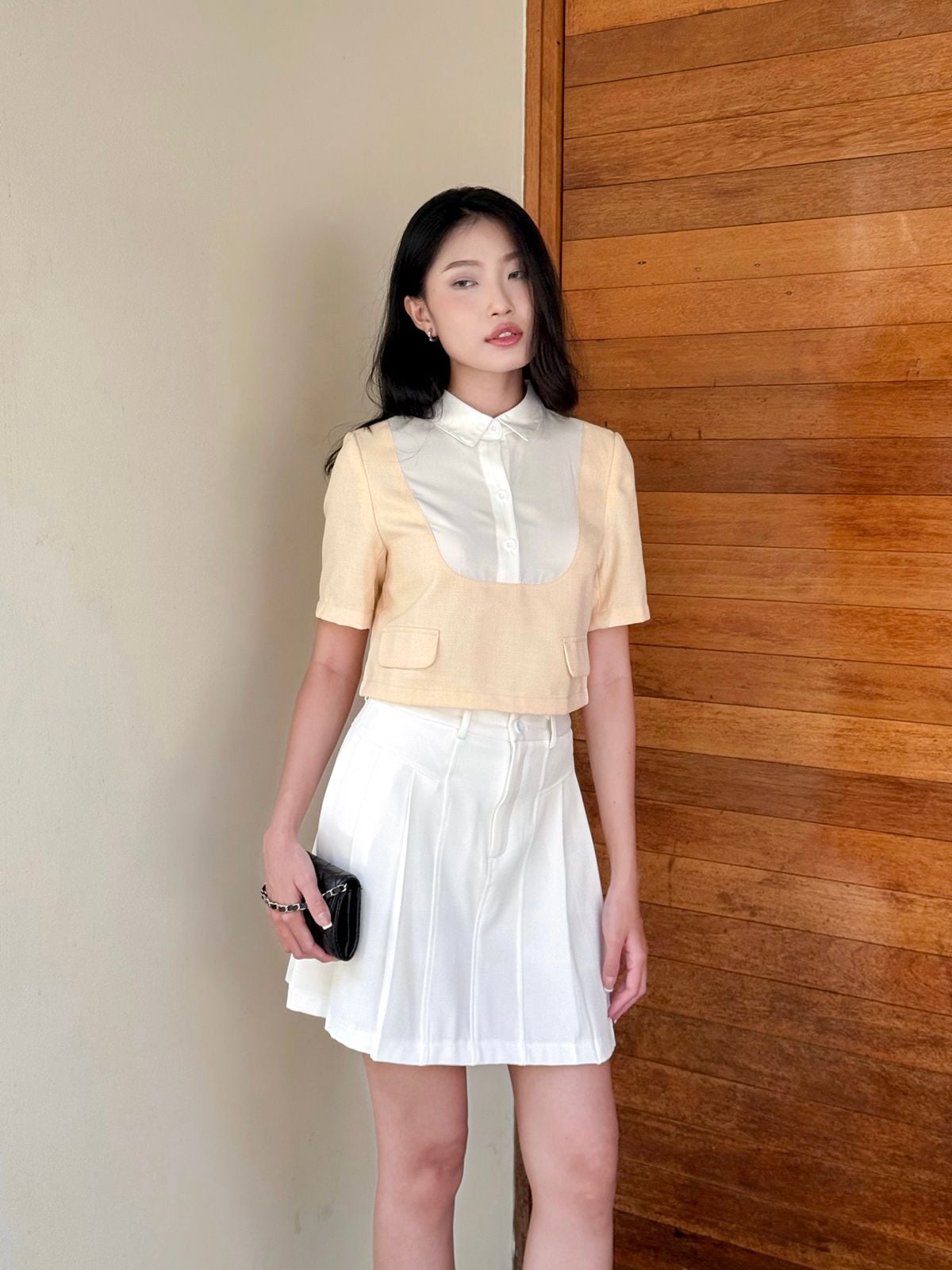 Áo cổ đức croptop; phối màu - V61B25H024