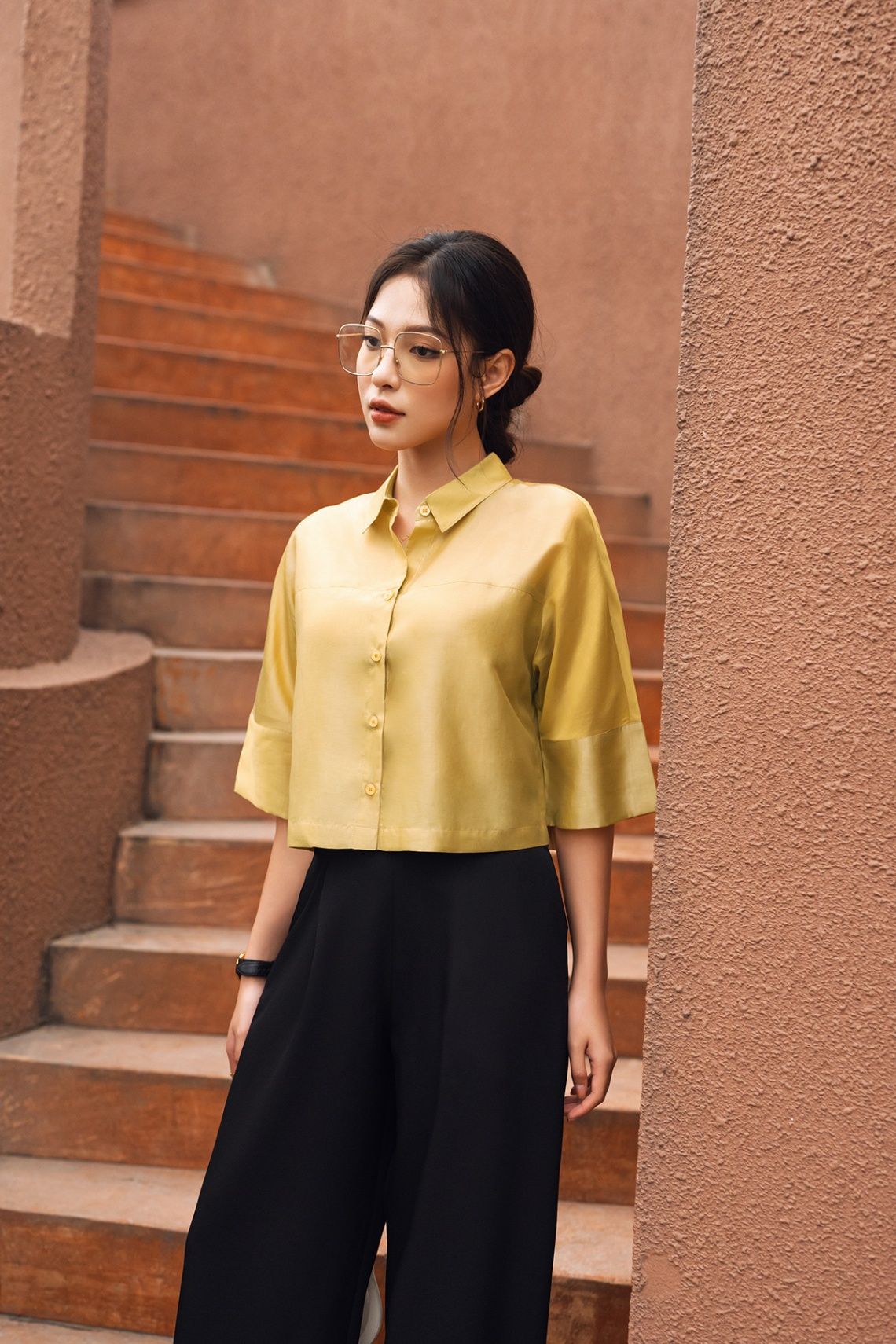 áo sơ mi croptop cánh dơi cổ đức - V61H23H001