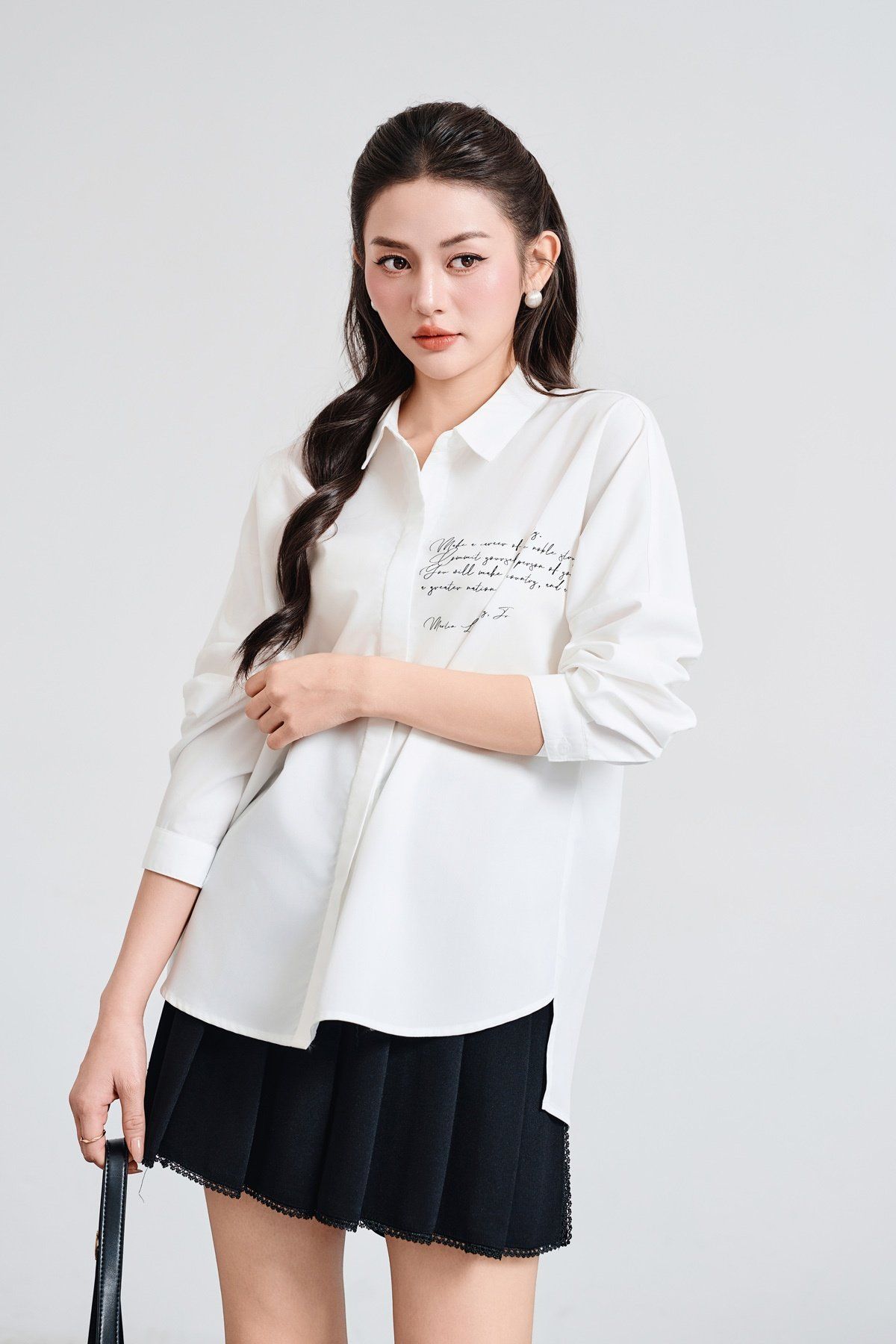 Áo sơ mi dáng rộng in chữ - V61H24Q052