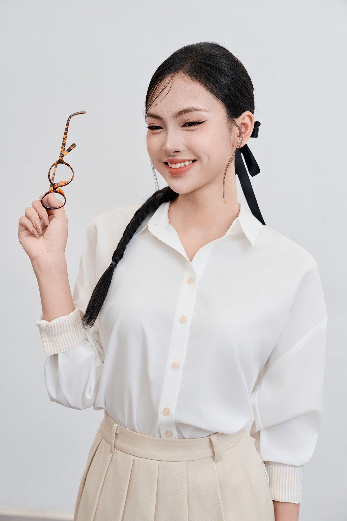 Áo sơ mi dáng rộng măng séc kẻ - V61H25Q010