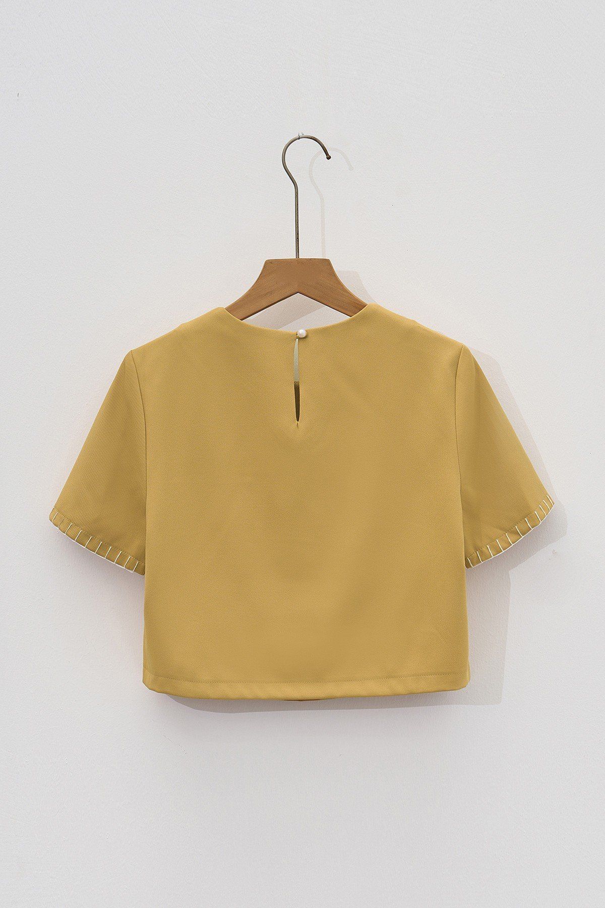 Áo croptop cổ tròn thêu trang trí - V61R24H014