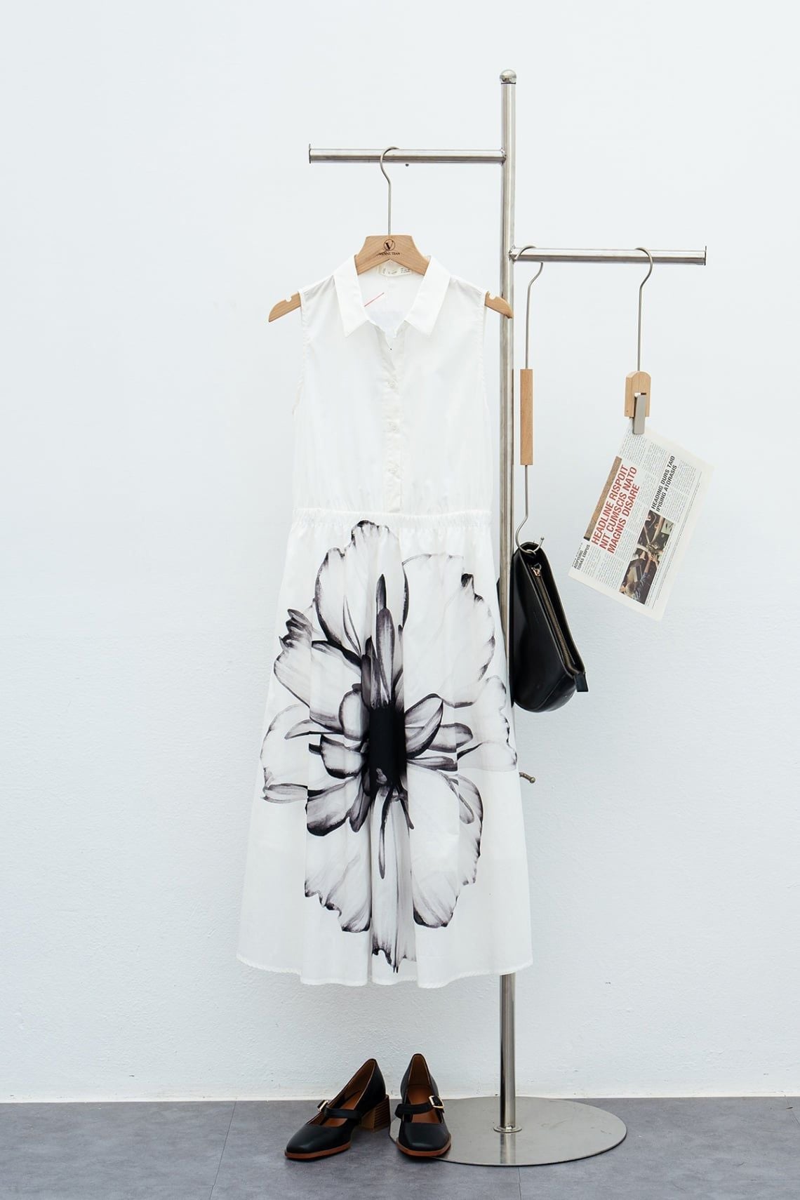 Đầm cổ đức sát nách nhún tầng - V63M23H018