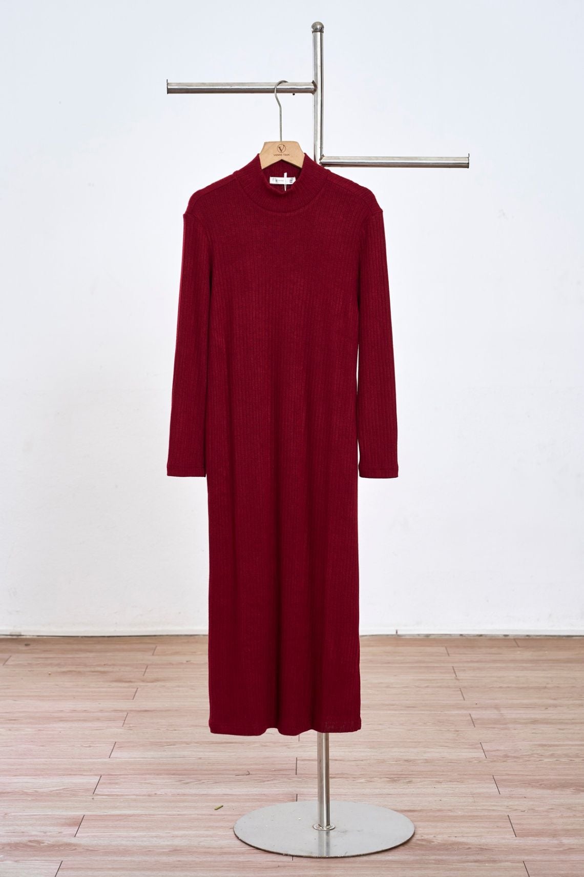 Đầm len cổ lọ dáng suông - V63T24T009
