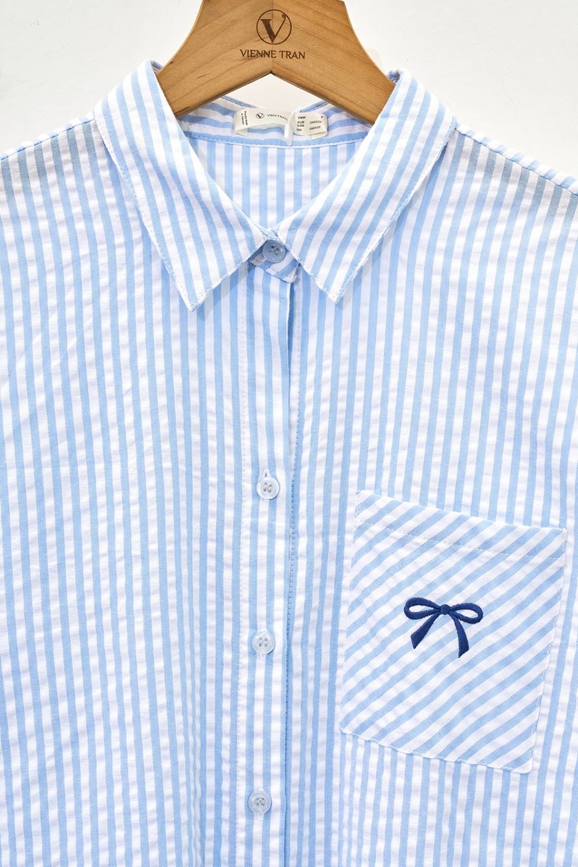 Đầm suông vai chờm thêu ngực - V63T25H009