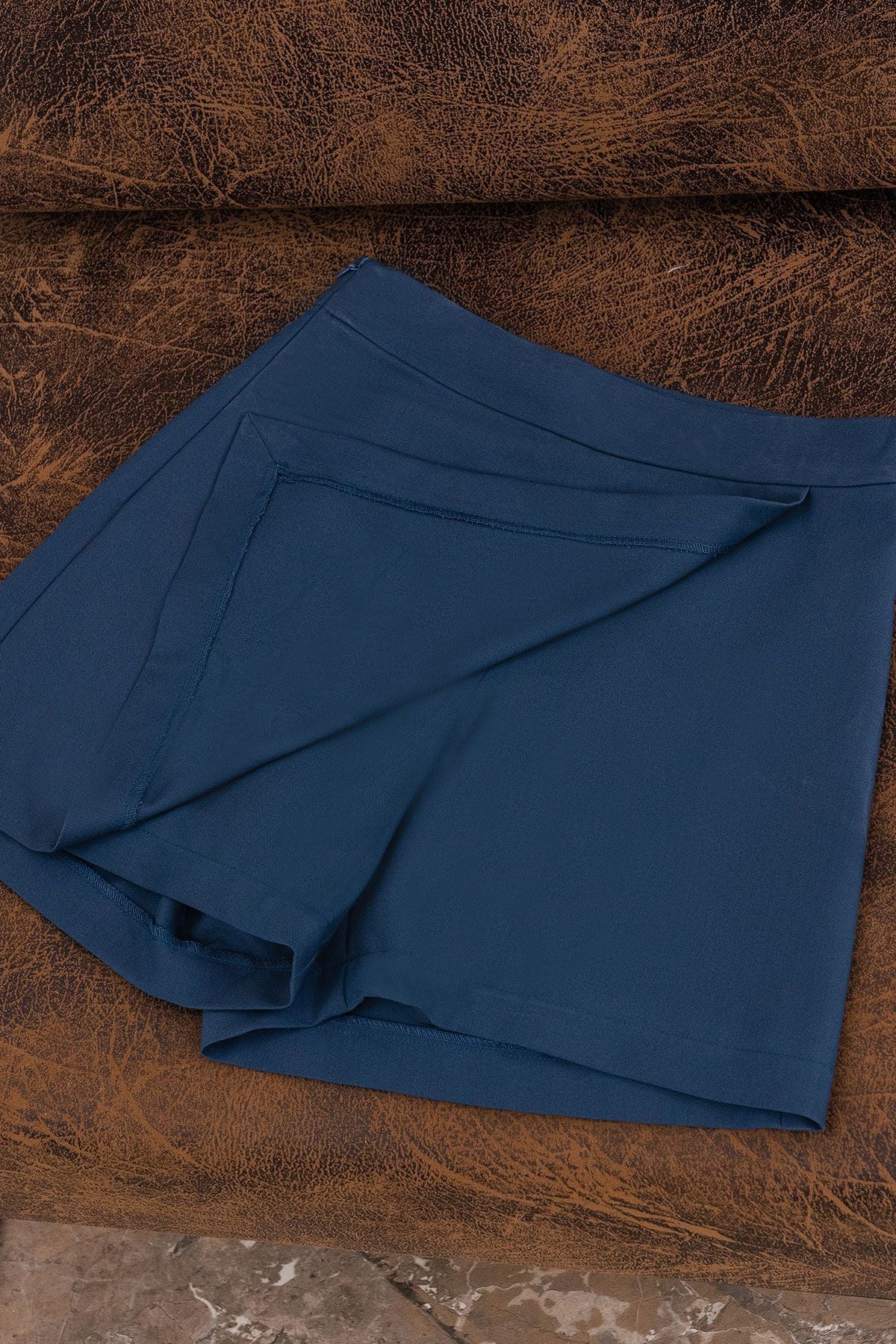 Quần Shorts Giả Váy Vạt Phủ - V64S22H004