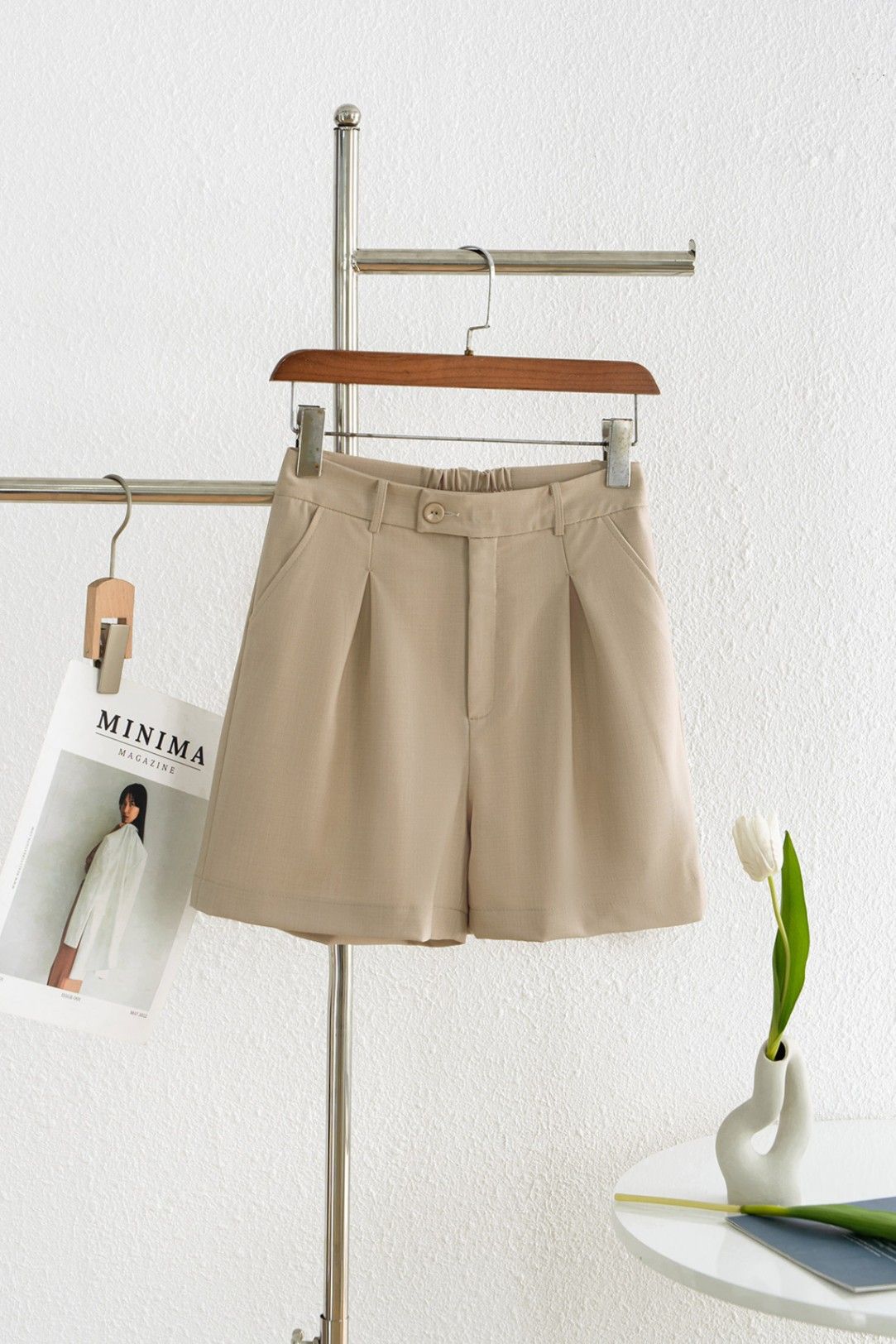 Quần shorts ly súp chun eo - V64S23H001
