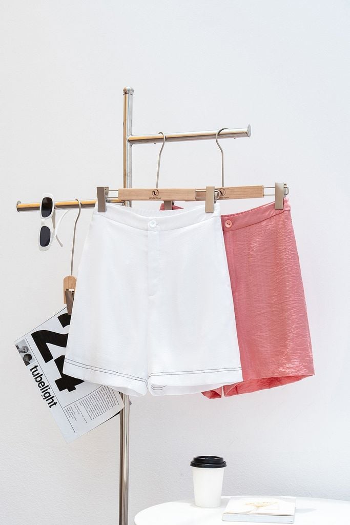 Quần shorts diễu chỉ trang trí - V64S23H004