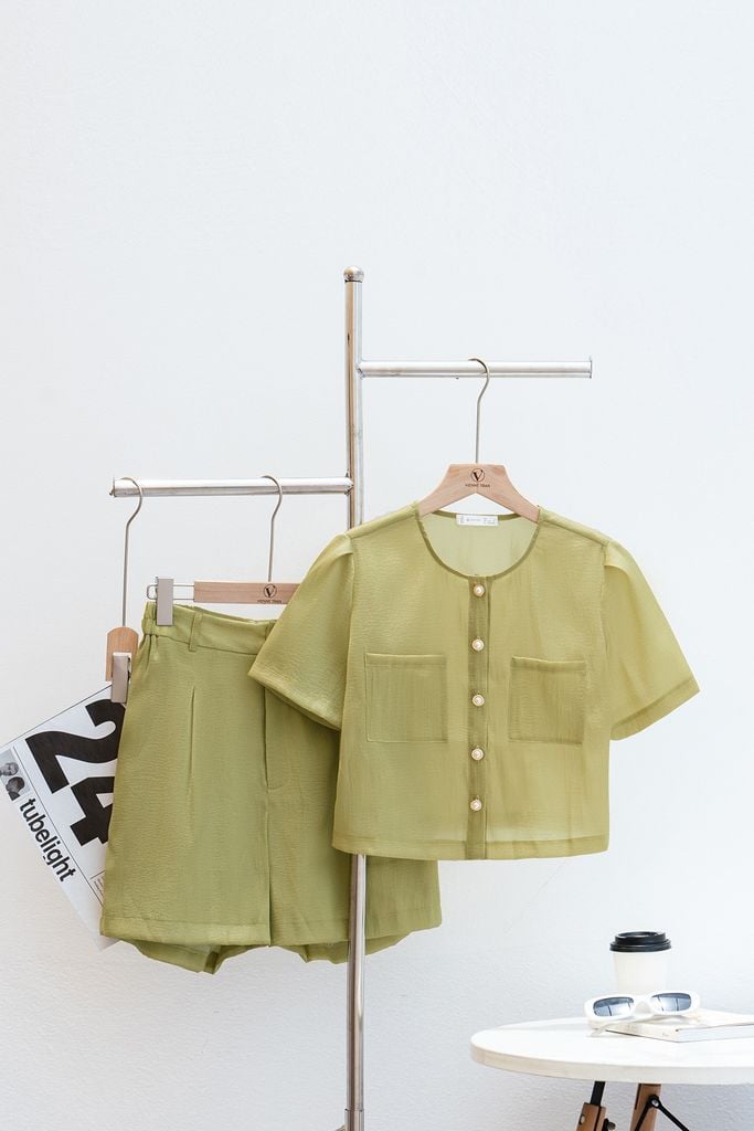 Quần shorts ly xếp túi dọc - V64S23H007