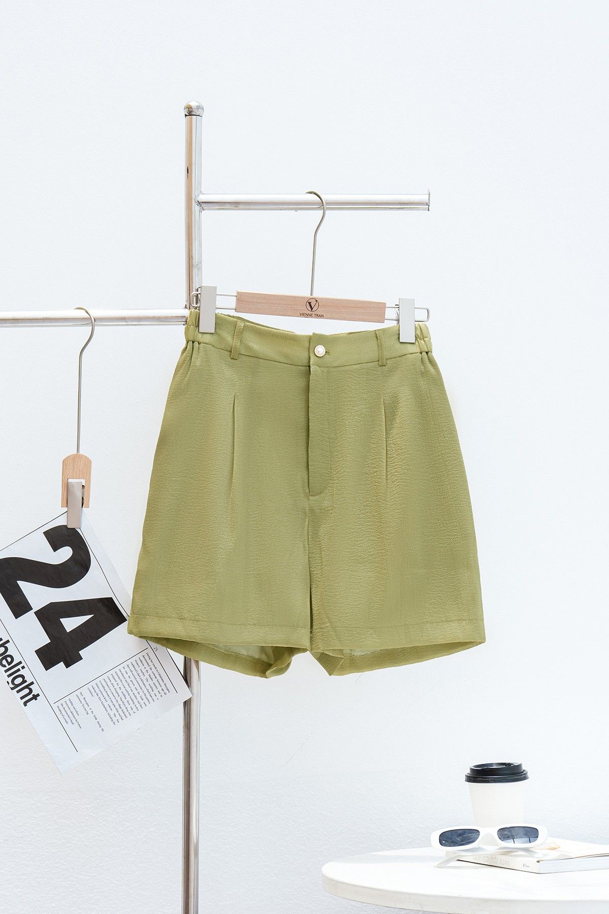 Quần shorts ly xếp túi dọc - V64S23H007