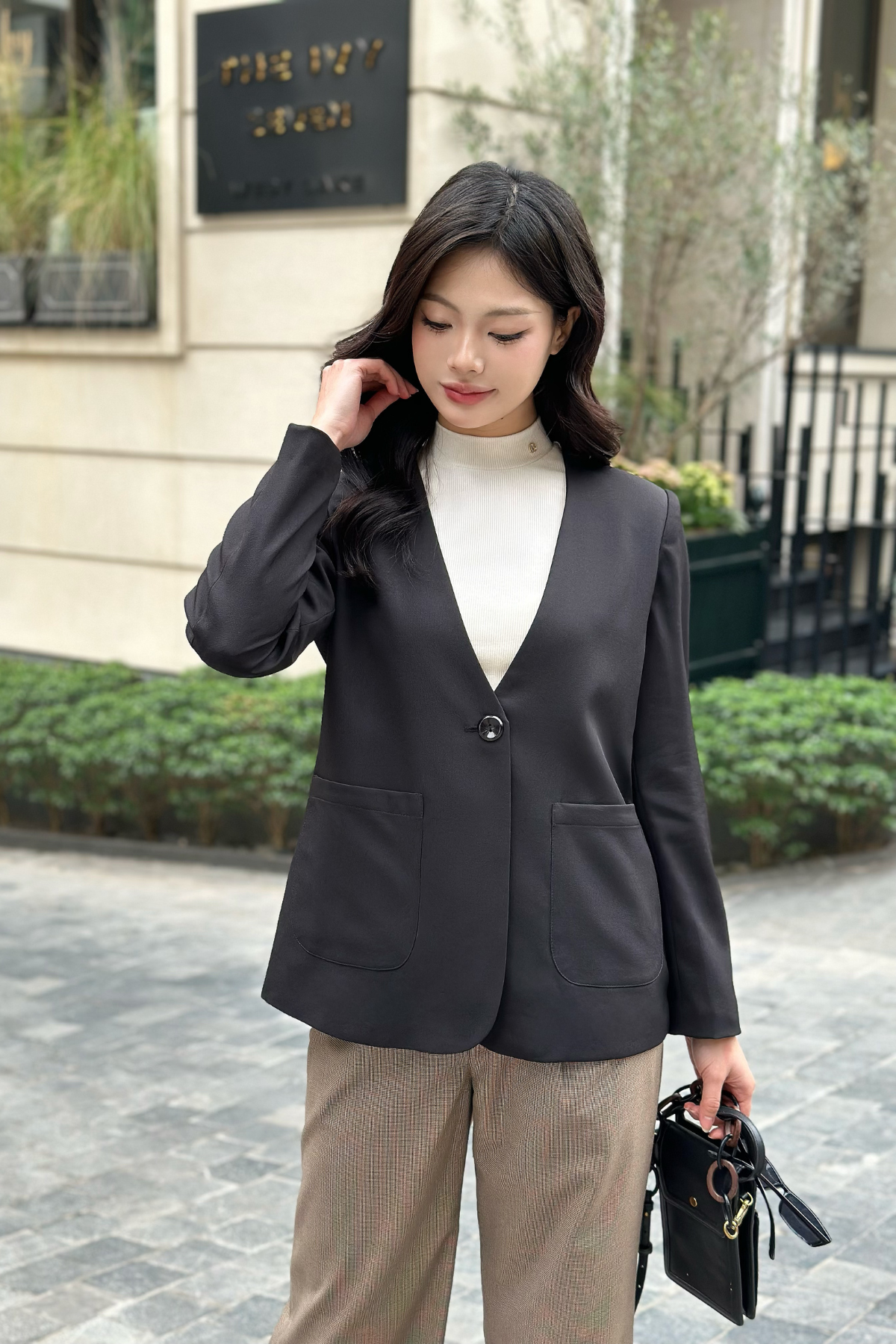 Áo blazer dáng rộng túi ốp - V65B24T014