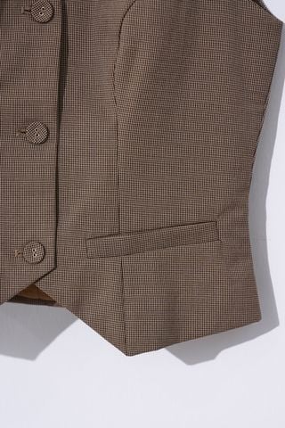 Áo gile túi cơi cổ tim - V65G24Q011