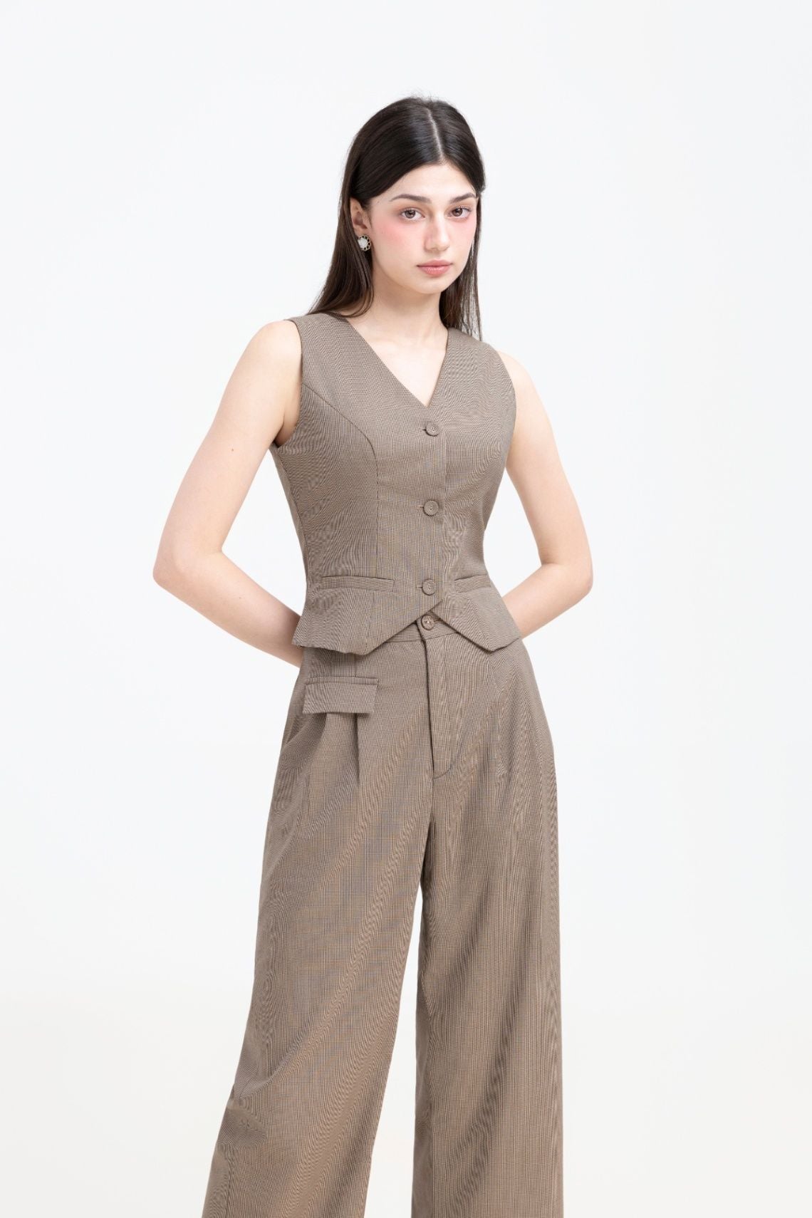 Áo gile túi cơi cổ tim - V65G24Q011