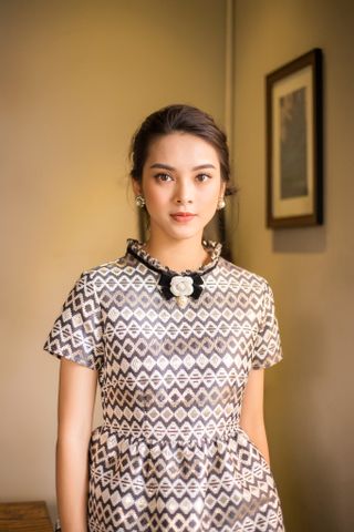  Đầm  gấm xòe thắt eo, tay ngắn (Harper Dress) 