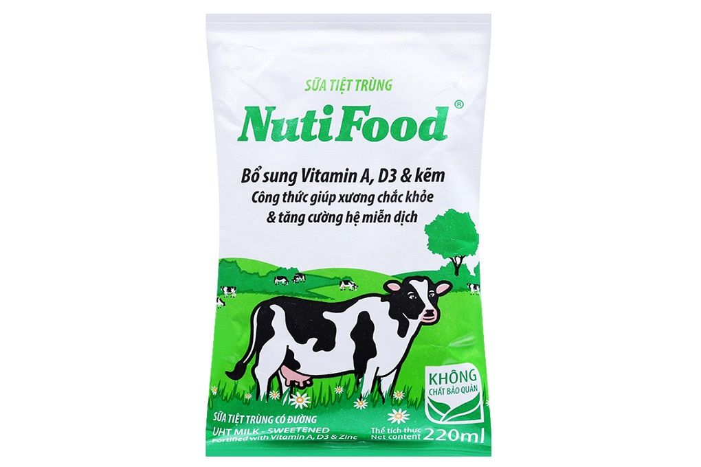 Sữa tiệt trùng NutiFood có đường bịch 220ml