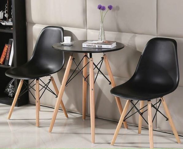 BỘ BÀN TRÒN VÀ 2 GHẾ EAMES MÀU ĐEN