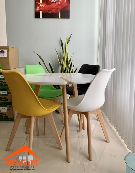 Bộ Bàn Mặt Tròn Te Doll Và 4 Ghế Luxury