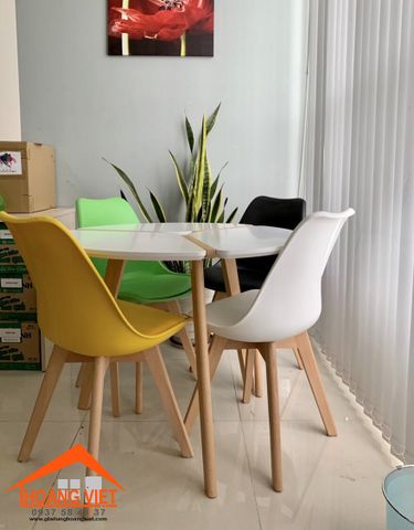 Bộ Bàn Mặt Tròn Te Doll Và 4 Ghế Luxury