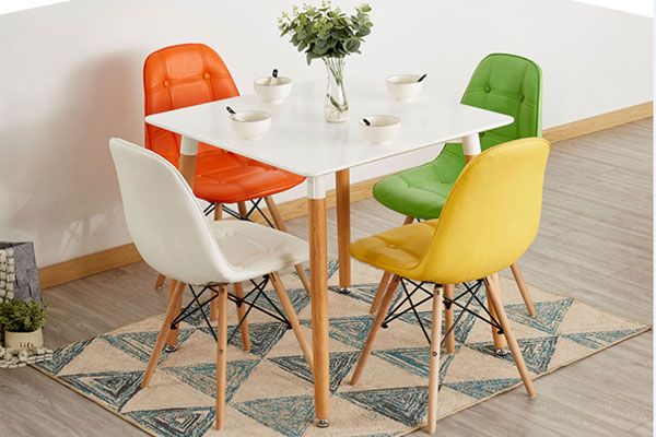 Bộ Bàn Mặt Vuông Và 4 Ghế Eames Da Cúc