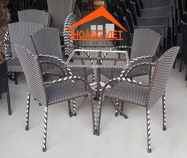 Bộ Bàn Mặt Vuông 6 Tấc Và 4 Ghế Giả Mây Cao Cấp Tay Liền