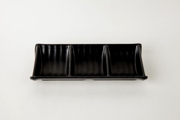 Dĩa Chấm 3 Ngăn C123N Đen Nhám Fataco