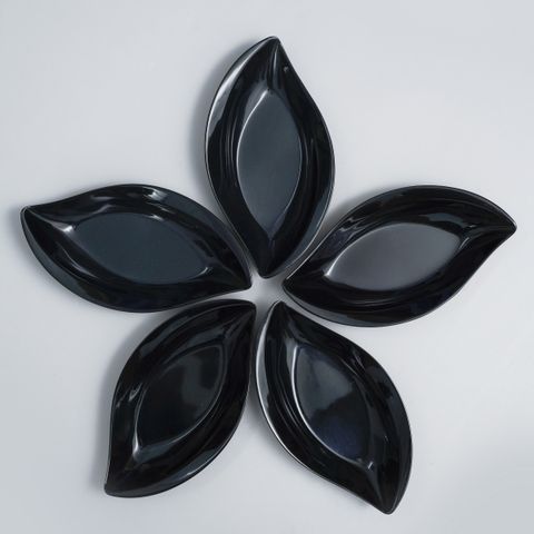Dĩa Melamine Chiếc Lá Màu Đen Fataco - 3 Size