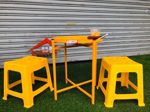 Bộ Bàn Sắt Mặt Tròn Và 2 Ghế Nhựa Trung Mỹ 3 Màu