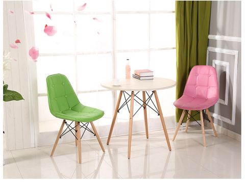 Bộ Bàn Mặt Tròn Và 2 Ghế Eames Da Cúc