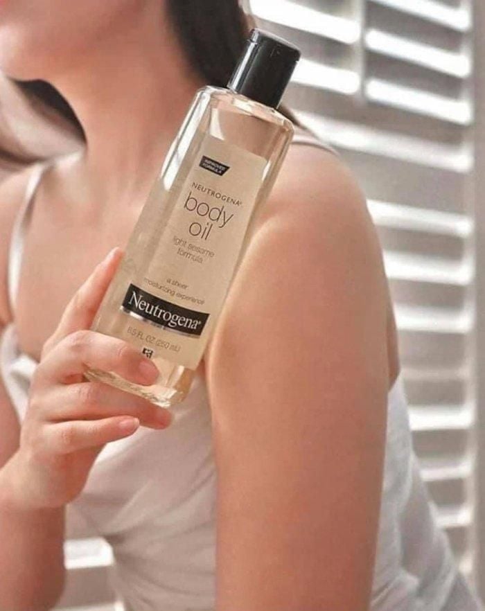 Dầu Dưỡng Thể Sáng Mịn Da Úc Neutrogena Body Oil Light 250ml