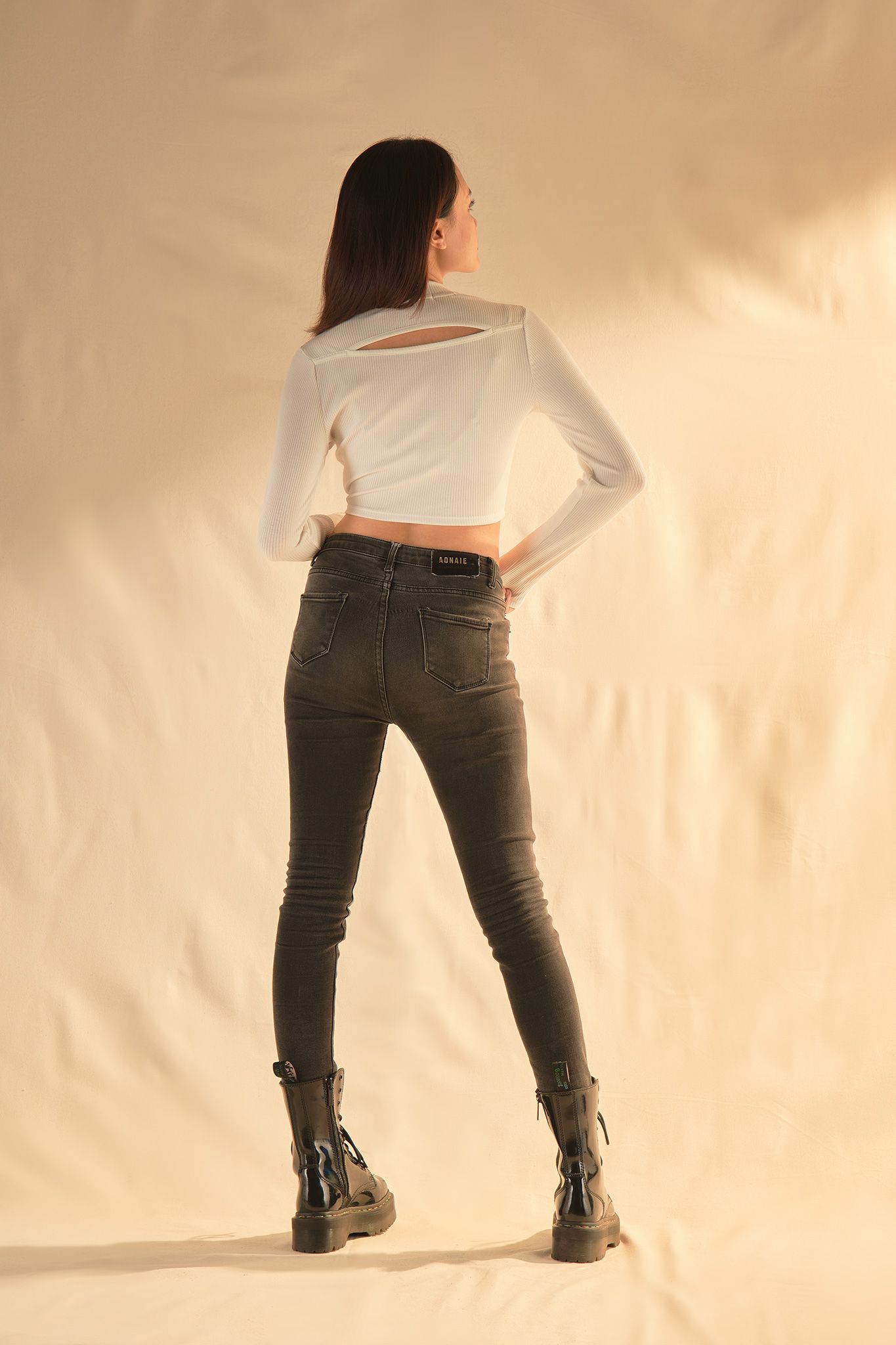 Áo Thun Nữ Croptop tay dài Cutout Lưng WTS 2107 - 