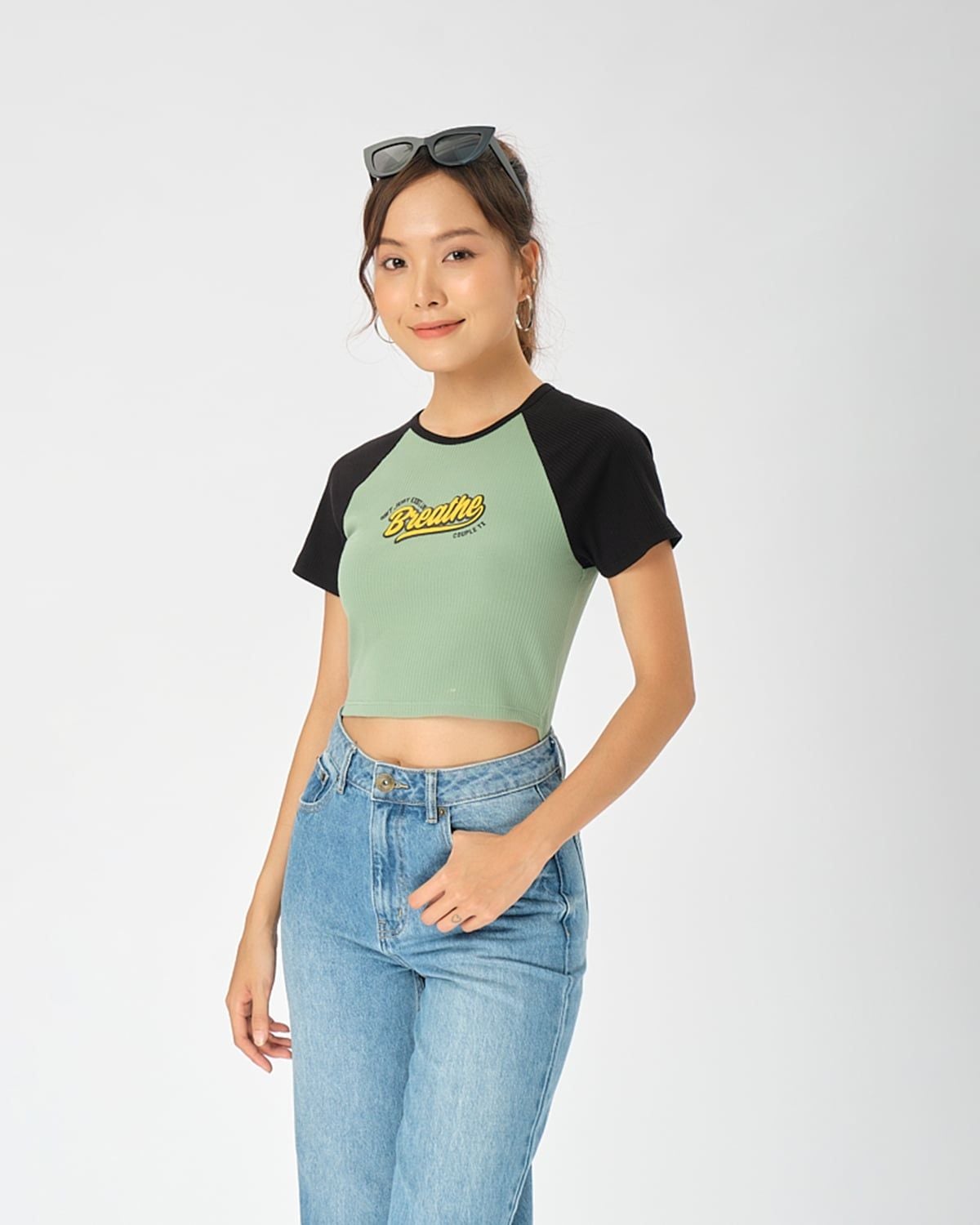  Áo Kiểu Nữ Croptop Raglan Phối Màu WTS 2330 