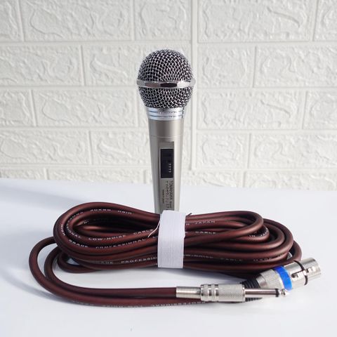 Micro hát karaoke có dây Tomahawk