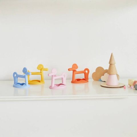 Gặm nướu Moyuum Teether ngựa cam