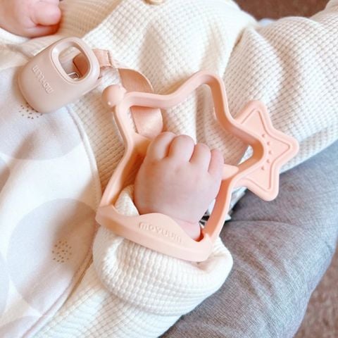 Gặm nướu Moyuum Teether ngôi sao màu be