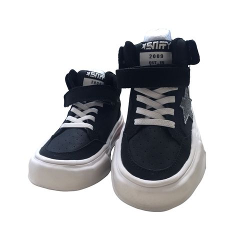 Giày sneaker Snoffy cho bé gái màu đen