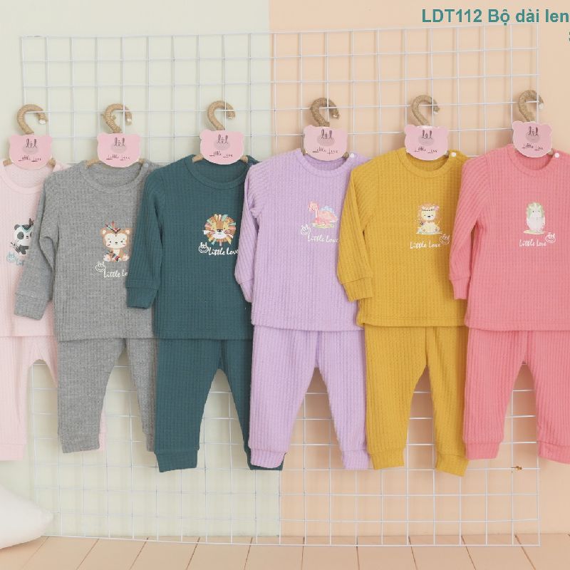 Bộ dài tay Bamboo by LIL len in trước ngực màu xanh navy