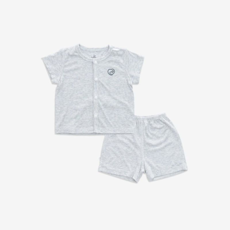 BỘ NGẮN TAY CÀI GIỮA BU BABY GHI NHẠT