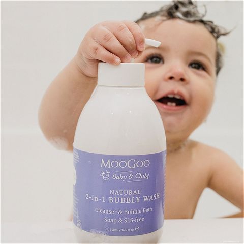 Sữa tắm gội tự nhiên từ cám gạo tạo bọt cho bé 2in1 Moogoo 500ml
