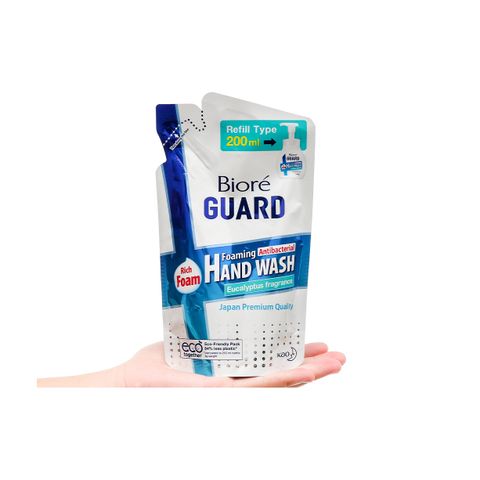 Nước rửa tay kháng khuẩn tạo bọt Biore Guard hương khuynh diệp túi 200ml