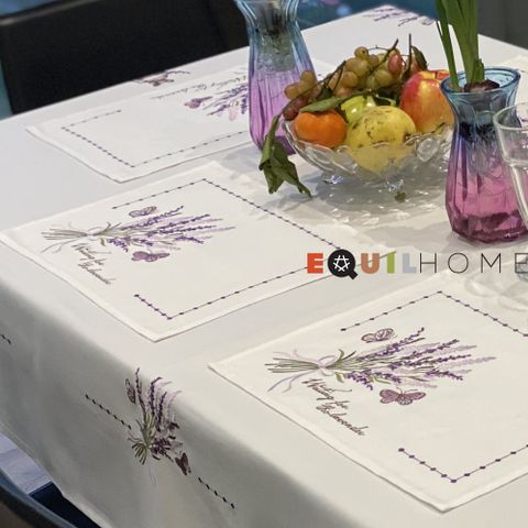 Khăn trải bàn ăn Equilhome hình chữ nhật, chất liệu sợi tổng hợp thêu hoa lavender 130x180 