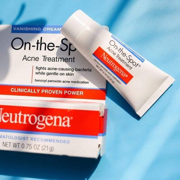 Kem Trị Mụn Neutrogena On The Spot Acne Treatment