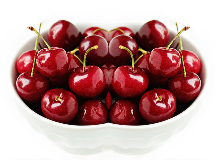 Cherry đỏ Mỹ chưa bao giờ đắt đỏ như bây giờ. Xem hình liên quan để cảm nhận vẻ đẹp tinh tế của những quả cherry đỏ rực này. Từ thưởng thức trực tiếp cho đến sử dụng trong các món ăn, cherry đỏ Mỹ là một loại quả thật sự đáng để thưởng thức và hưởng thụ.
